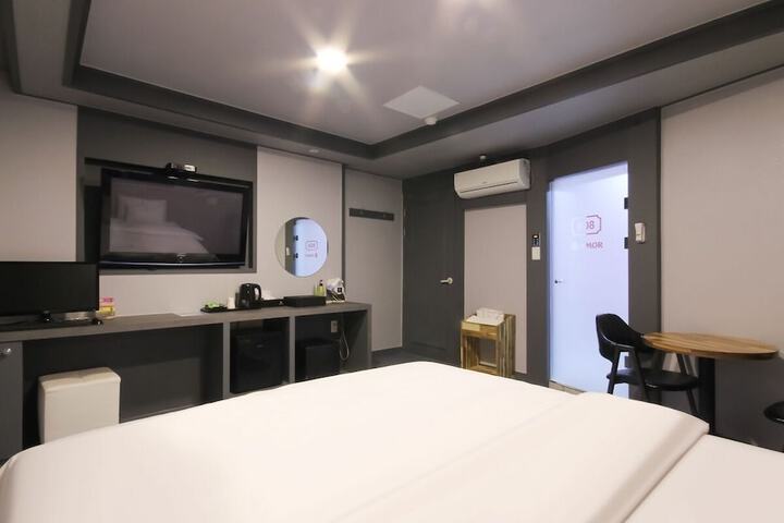 Room 32 of 121