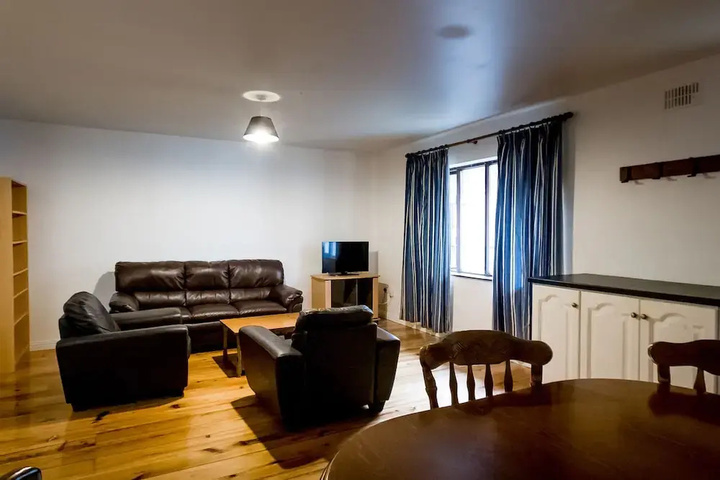 Room 8 of 10