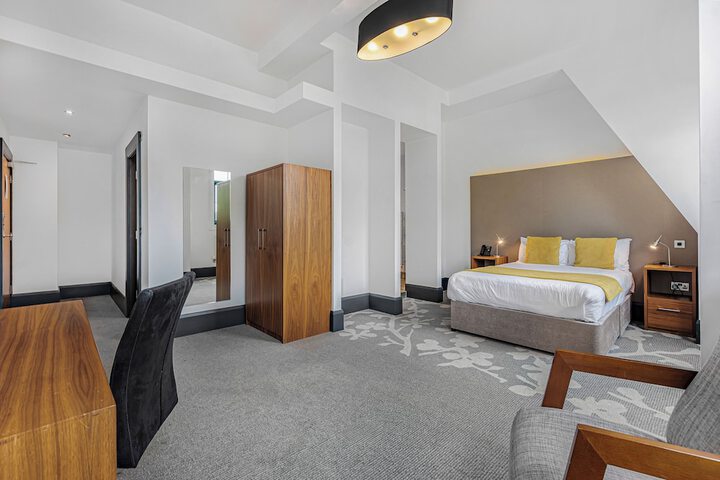 Room 16 of 106