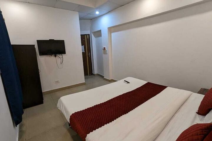 Room 3 of 7