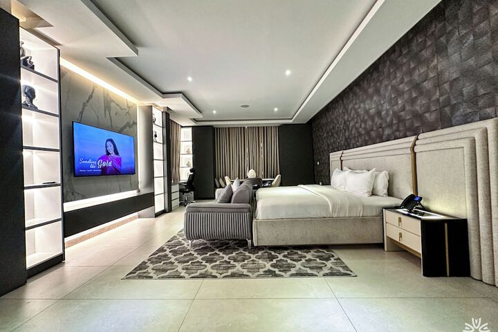 Room 32 of 121