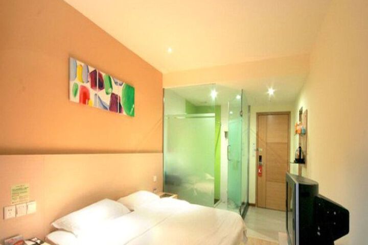 Room 2 of 7