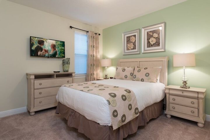 Room 9 of 32