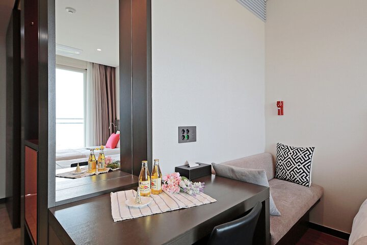 Room 30 of 93