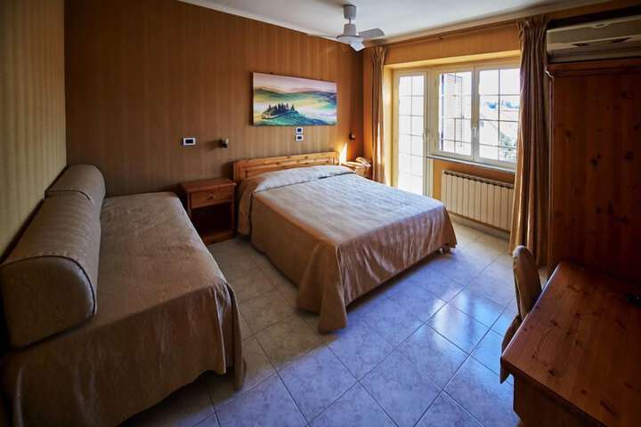 Room 10 of 31