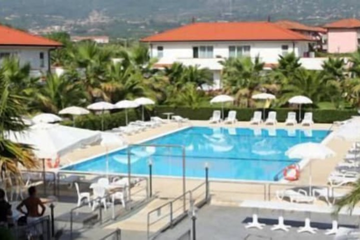 Hotel with Pool