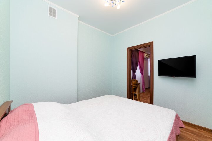 Room 12 of 76