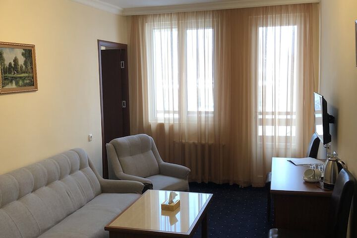 Room 6 of 32