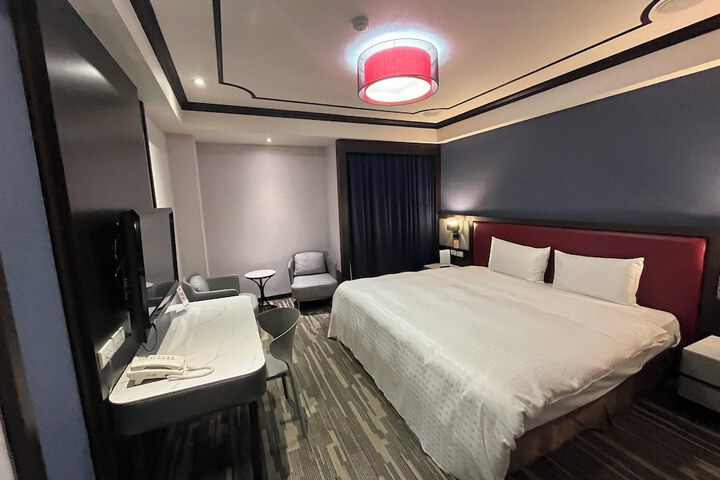 Room 27 of 74