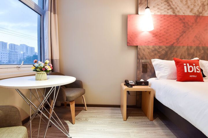 Room 6 of 24