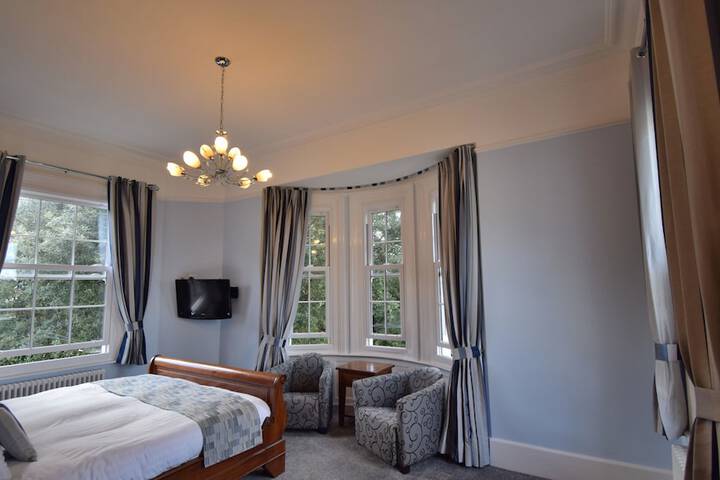 Room 4 of 112