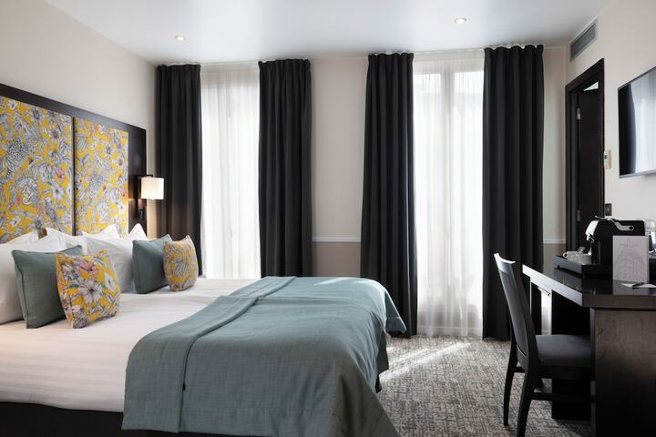 Room 33 of 60