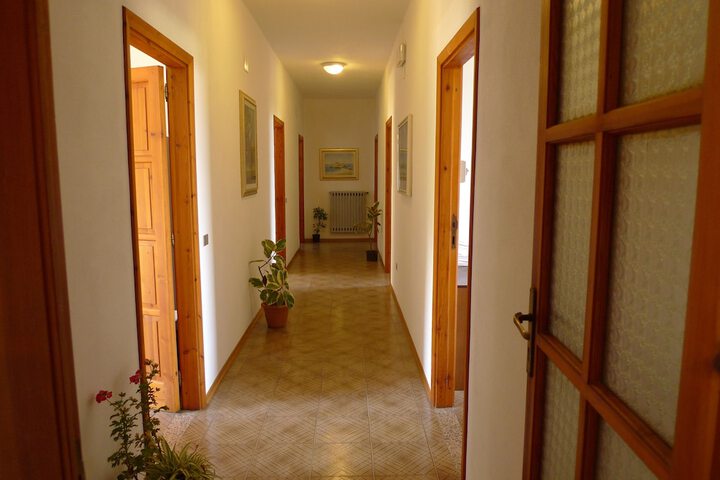 Ballroom/Hall 27 of 51