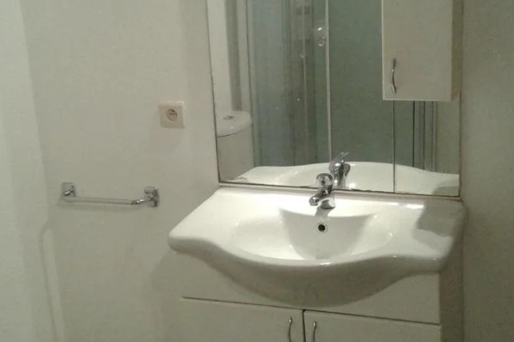 Room 7 of 18