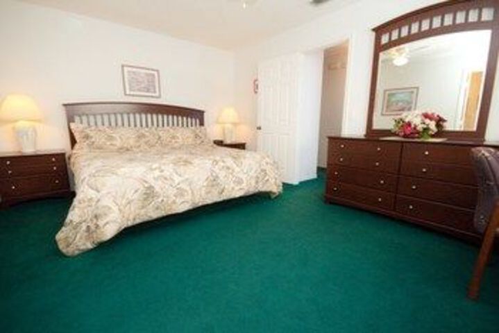 Room 6 of 12