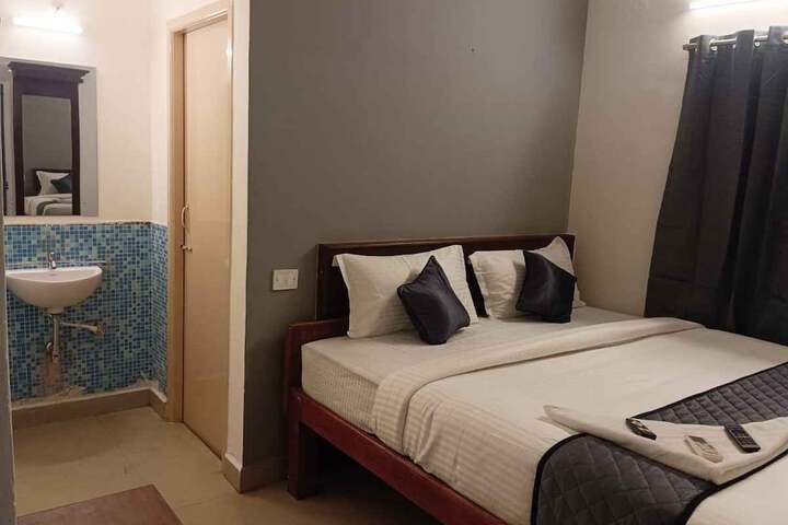 Room 4 of 17