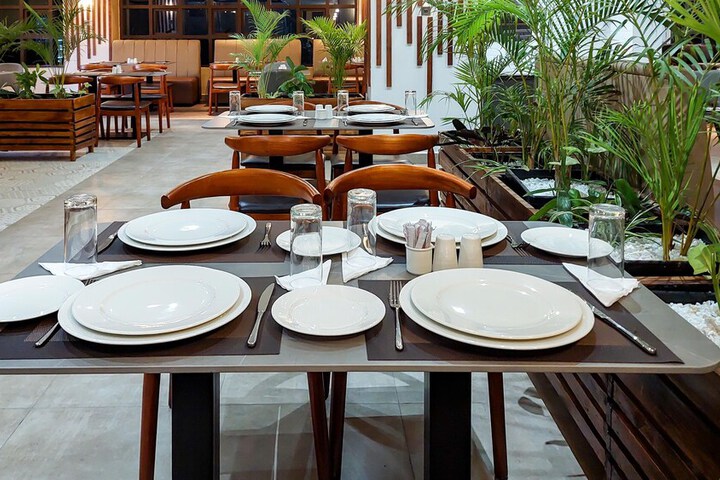 Dining 35 of 47