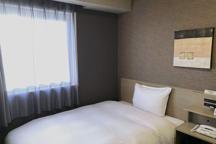 Room 11 of 32