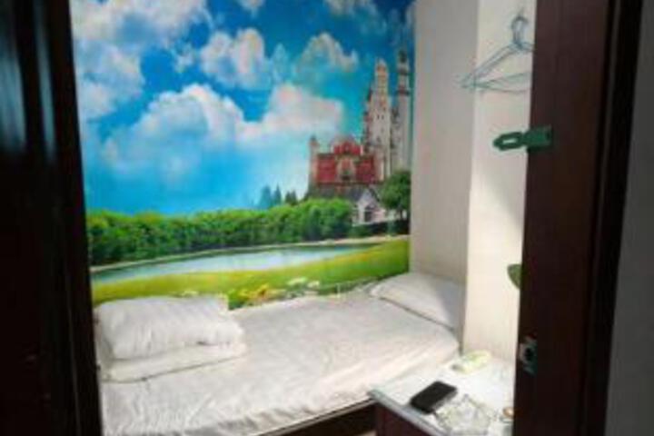 Room 4 of 6