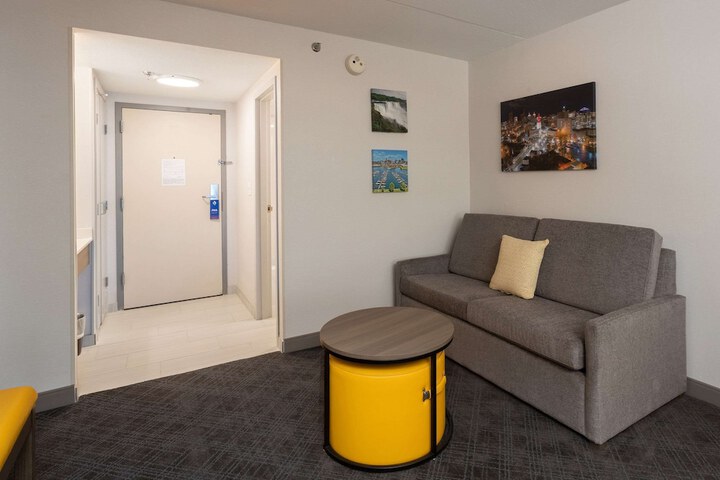 1 King Bed Suite (5 of 5)