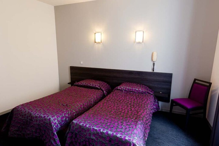 Room 6 of 45
