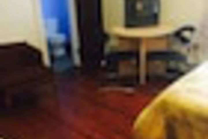 Room 14 of 246