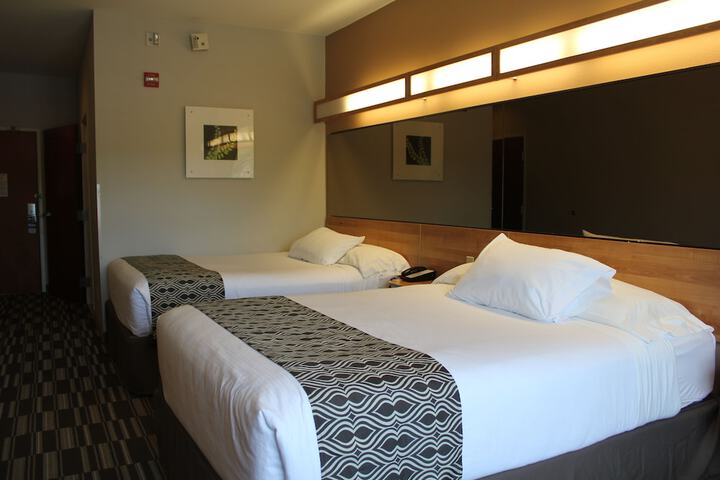 1 Queen Bed (14 of 31)