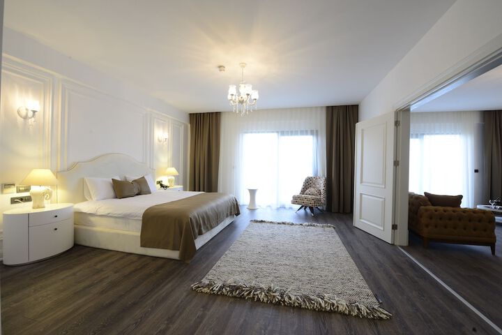Room 6 of 44