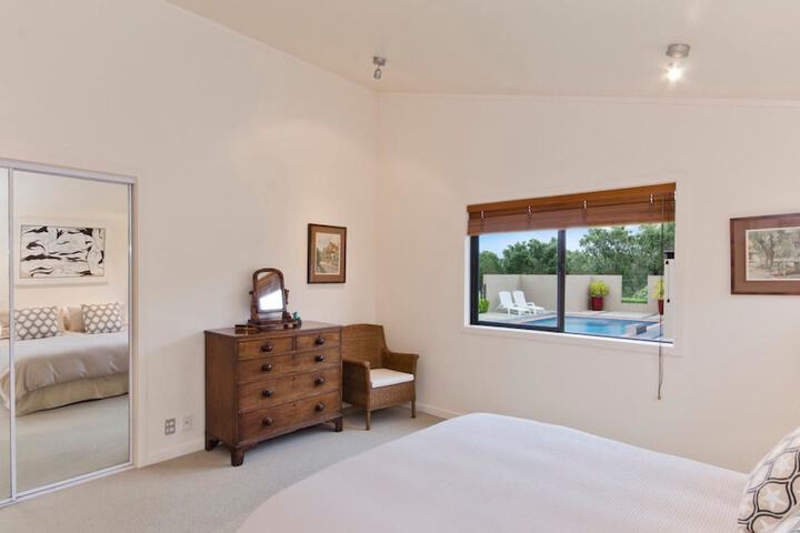 Room 3 of 34