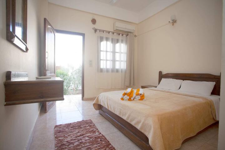 Room 10 of 20