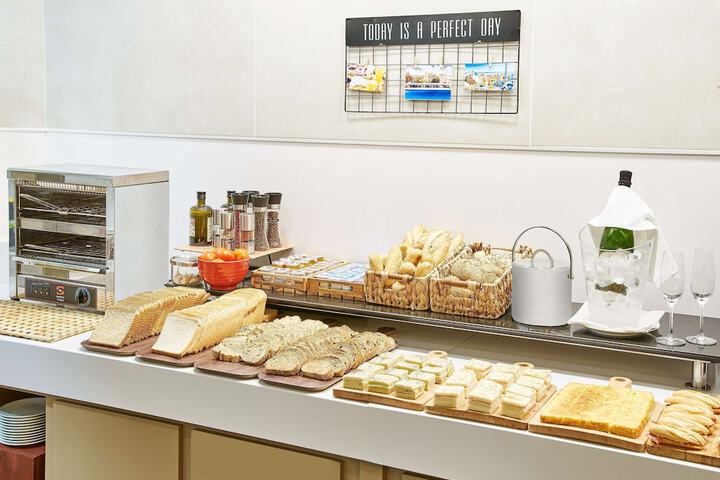 Breakfast/Coffee Service 44 of 108
