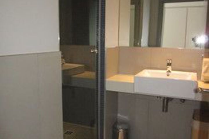 Room 5 of 65