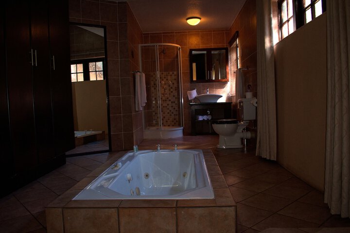 Room 15 of 33