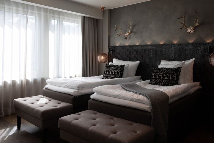 Room 33 of 146
