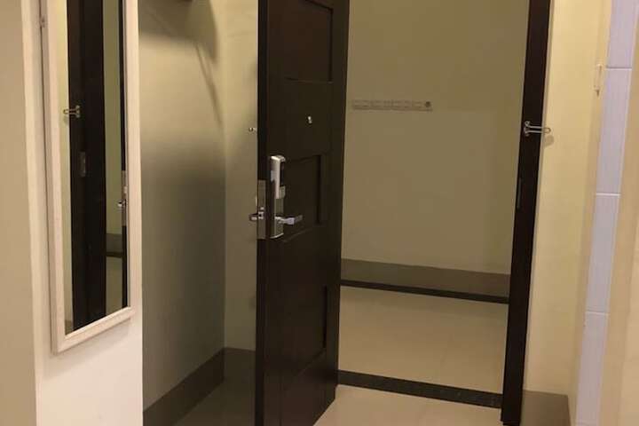 Room 9 of 35