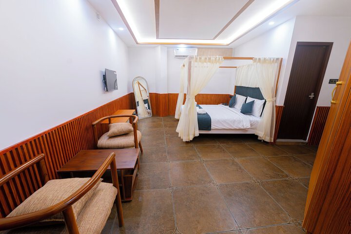 Room 19 of 33