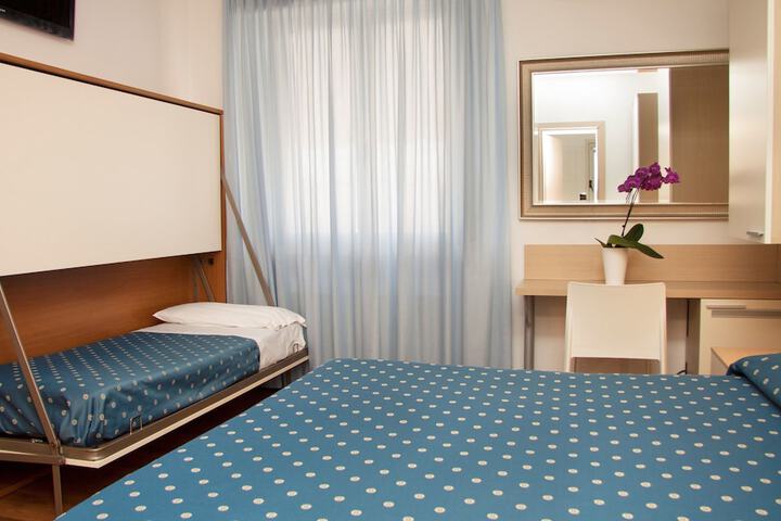 Room 4 of 62