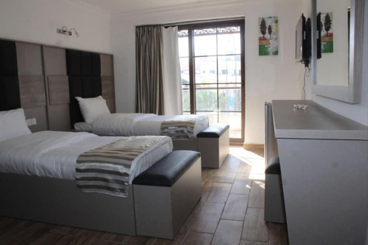Room 16 of 36