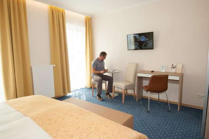 Room 7 of 37