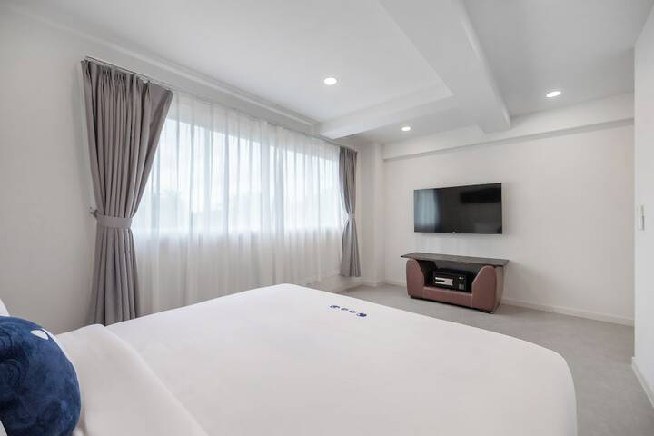 Room 17 of 64