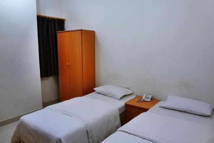 Room 12 of 19