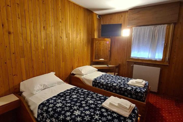 Room 10 of 22