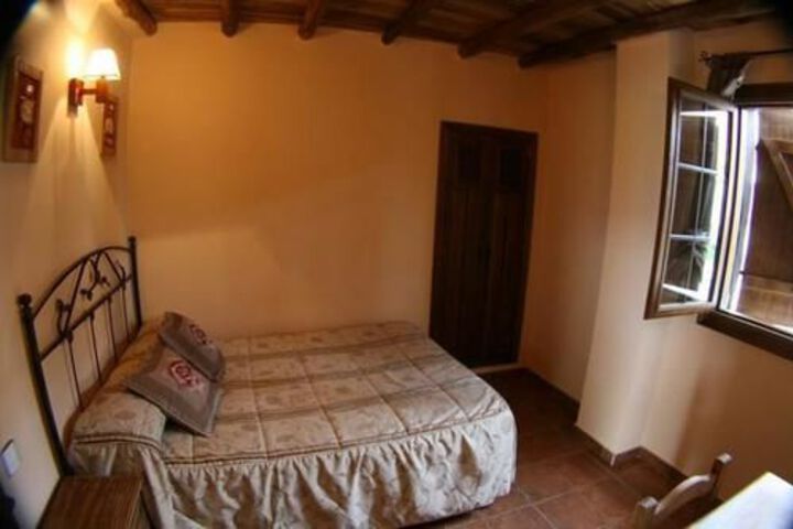 Room 6 of 32