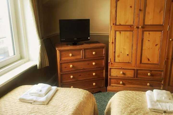 Room 6 of 33