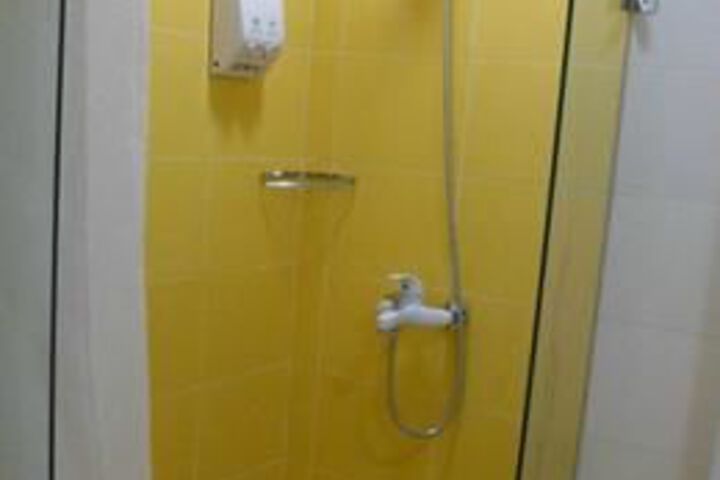 Room 14 of 33