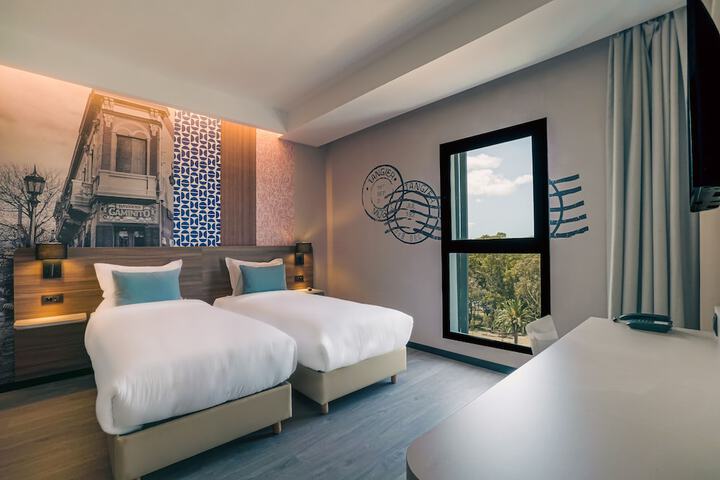 Room 27 of 112