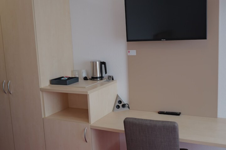 Room 8 of 10