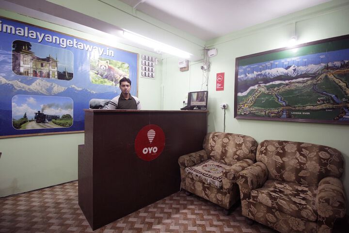OYO 8878 CHINAR LAKE VIEW