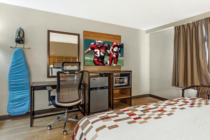 Room 17 of 33