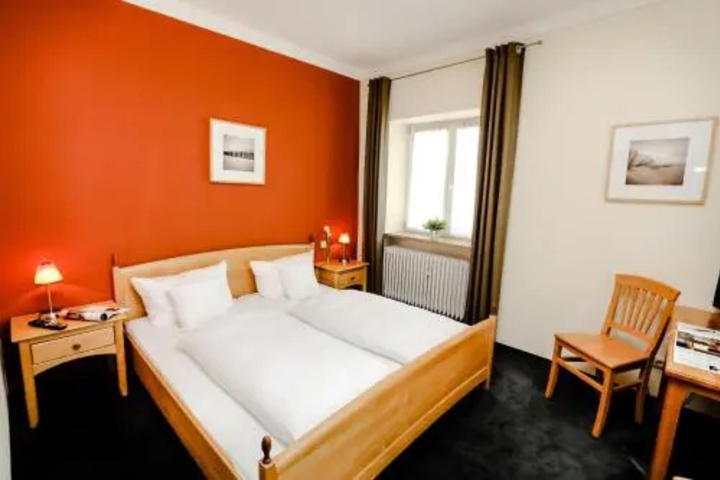Room 6 of 13
